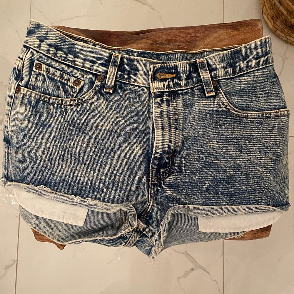 Levi’s acid wash cut off shorts